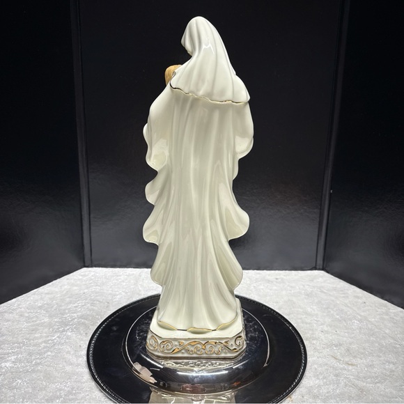 Vtg Dillards Madonna With Child Gold Trimmed Musical Figure - Picture 7 of 8